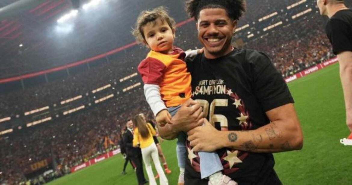 Gabriel Sara Brilha na Seleção e Comemora Tetracampeonato na Turquia: 'Uma Temporada Inesquecível'