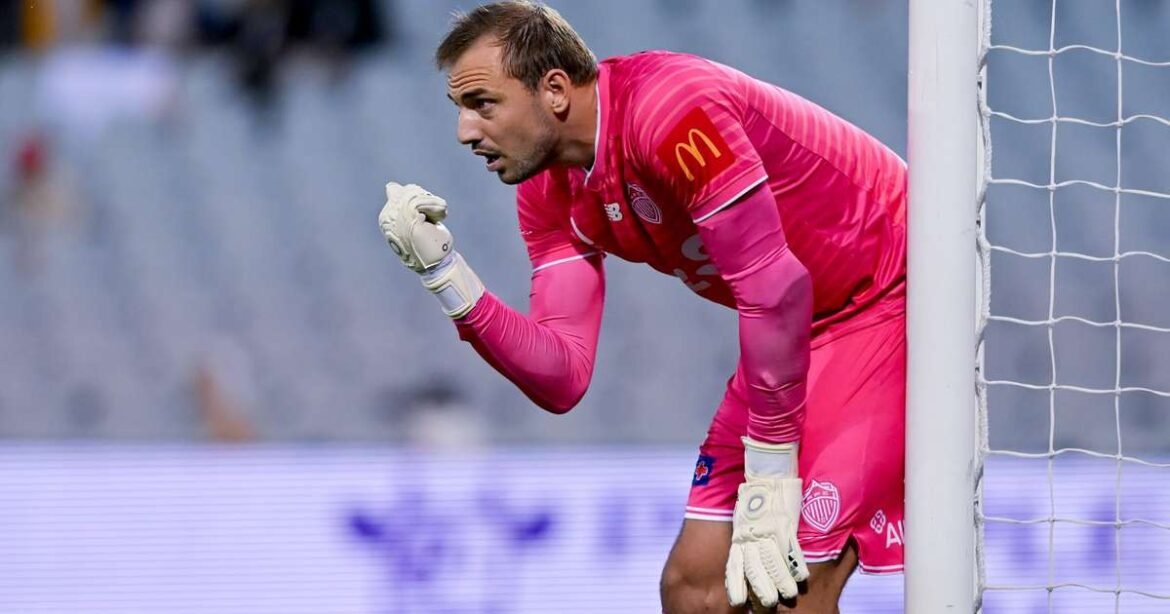 Goleiro altera data do casamento para participar da Copa do Mundo