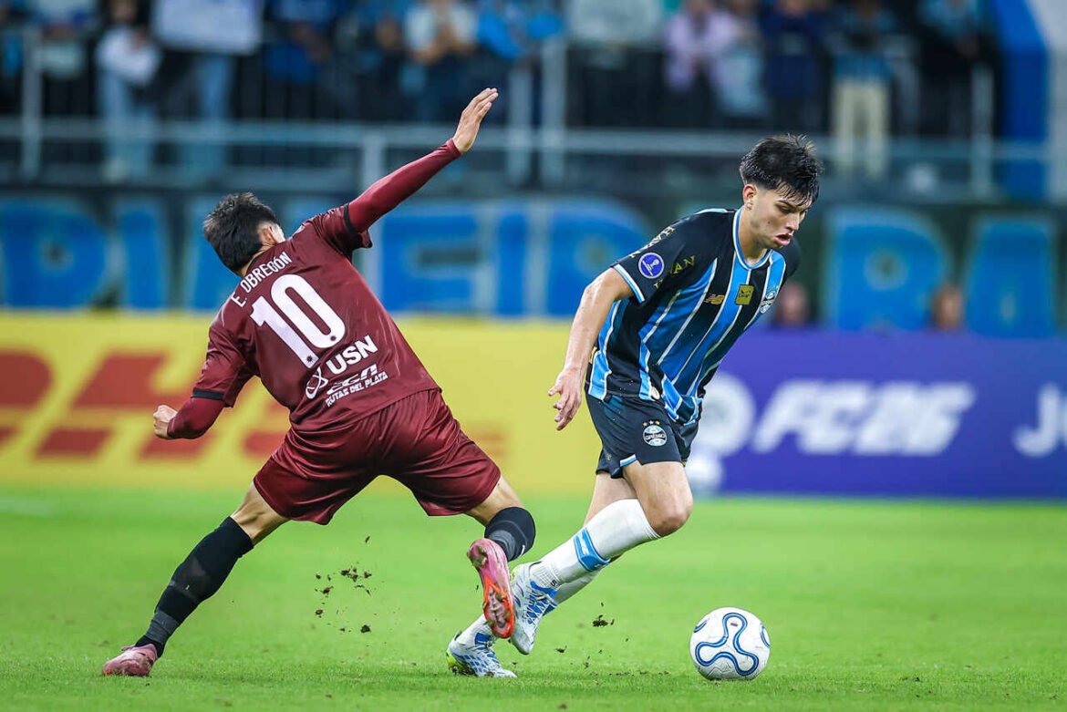 Grêmio empata com Montevideo City Torque e avança para os playoffs da Sul-Americana