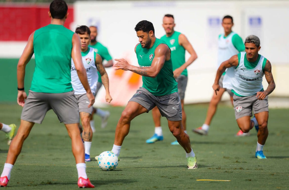 Hulk pode fazer sua estreia pelo Fluminense em jogo fora de casa após alteração nos planos