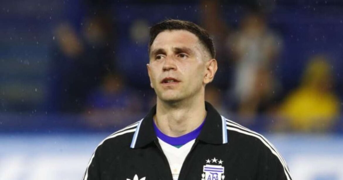 Ídolo argentino Dibu Martínez pode ficar de fora da estreia na Copa
