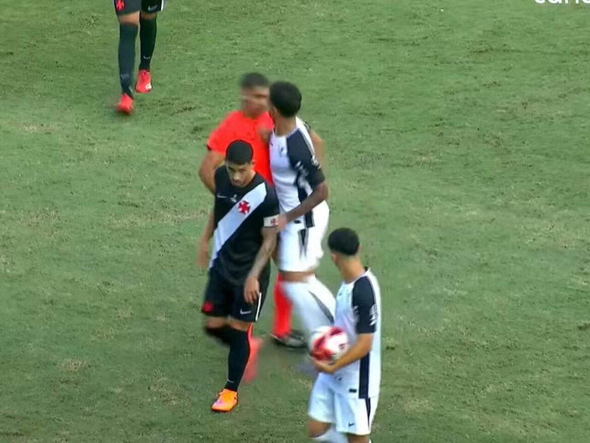 Jogador do Corinthians Se Envolve em Conflito com Árbitro Durante Partida do Brasileirão Sub-20