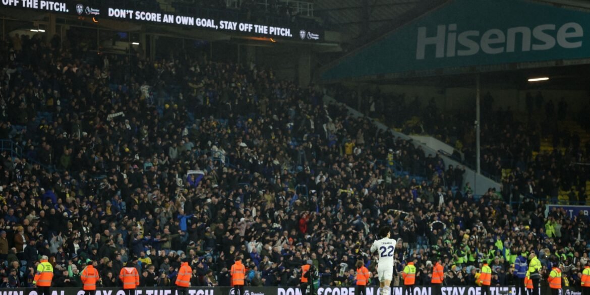 Jogador observado em missão de scouting busca transferência para o Elland Road