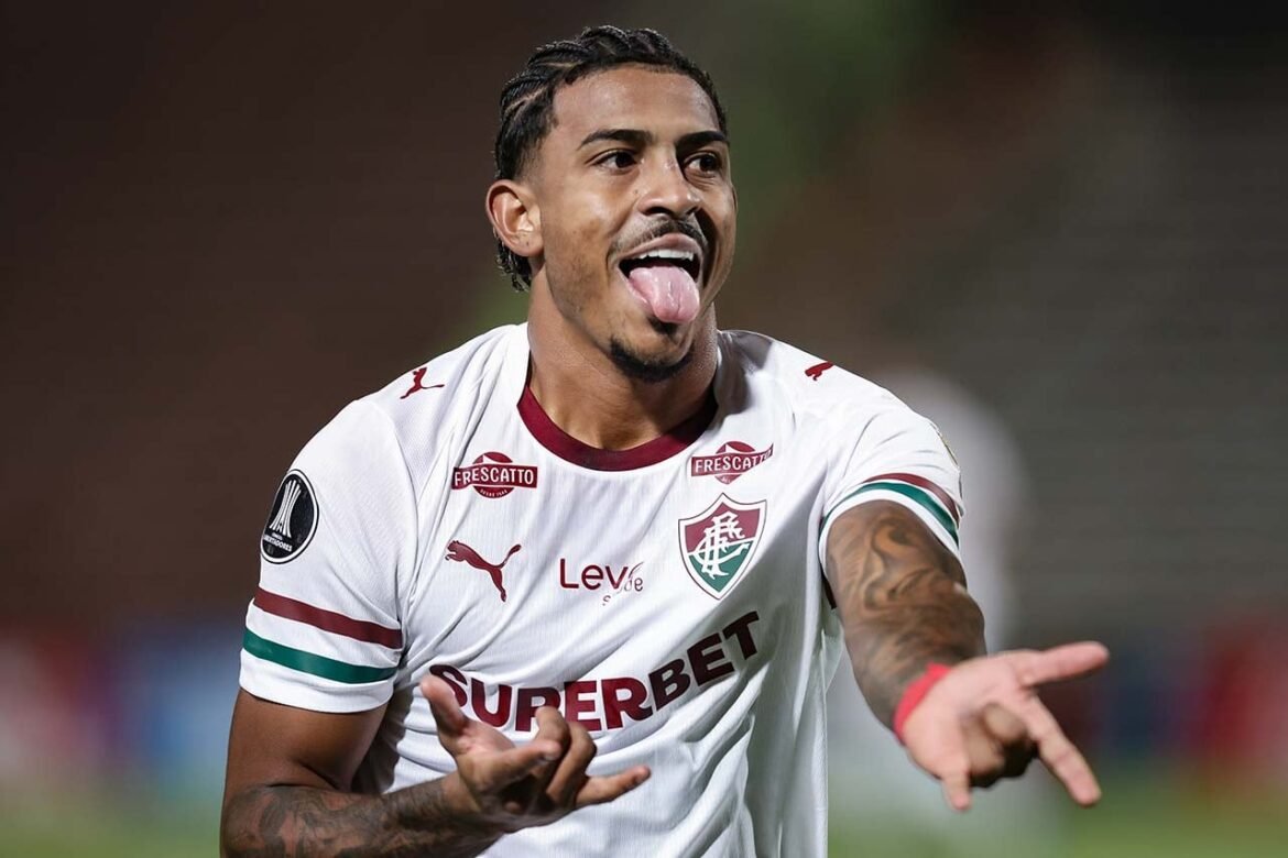 John Kennedy empata temporada com recorde de gols pelo Fluminense