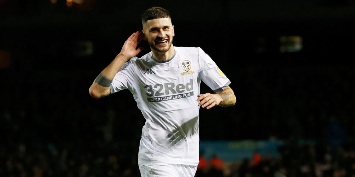 Leeds em negociações para contratar um novo meio-campista "incrível"