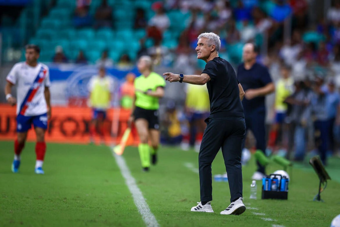 Luís Castro expressa descontentamento pelo empate entre Grêmio e Bahia: "Tivemos chances de ganhar"
