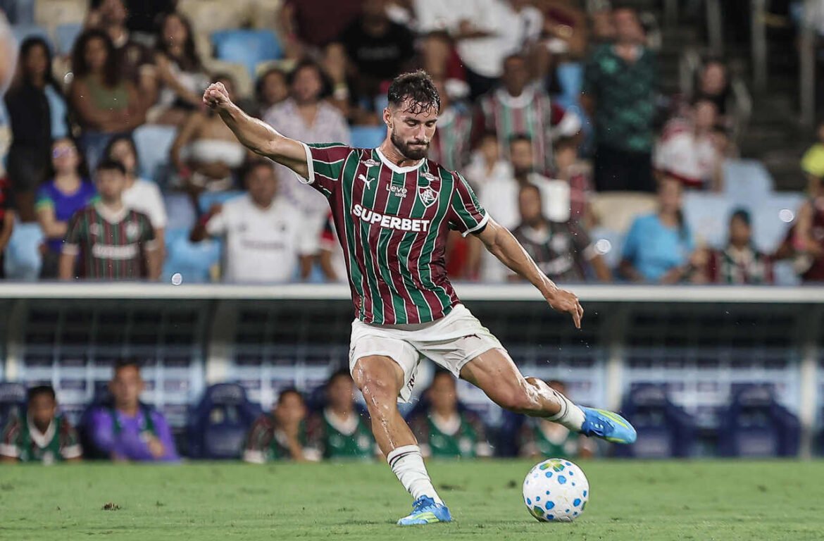 Martinelli, do Fluminense, avança na recuperação e inicia treinamento em campo