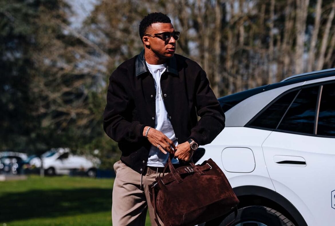 Mbappé responde às críticas após viagem durante processo de recuperação