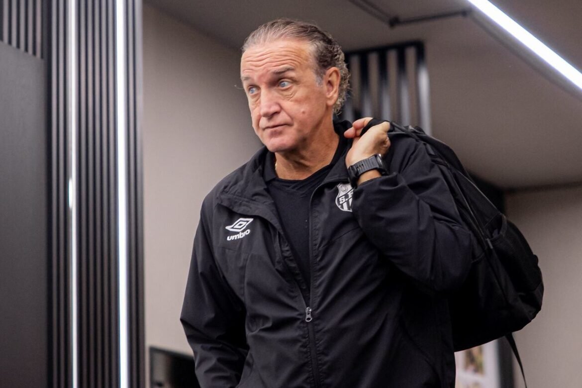 Meia se junta aos treinos e Cuca recebe apoio em jogo crucial da Copa do Brasil
