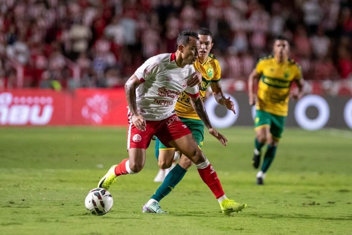 Náutico derrota Cuiabá e conquista a liderança da Série B