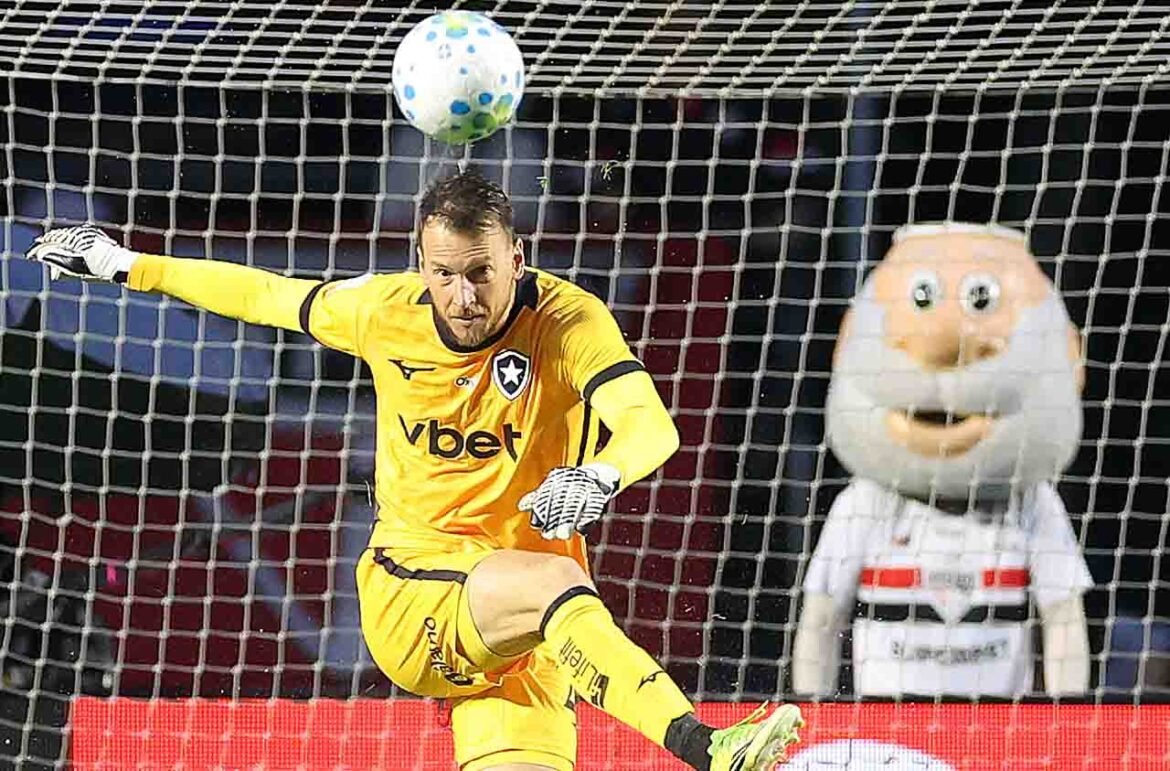 Neto decepciona em partida contra o São Paulo e gera descontentamento entre torcedores do Botafogo; confira as reações.
