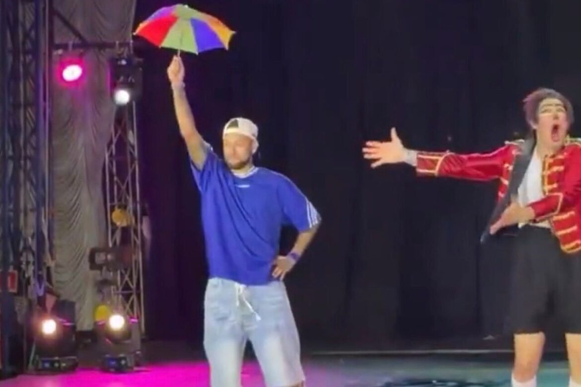 Neymar Curte Folga na Sexta com Show de Dança no Circo
