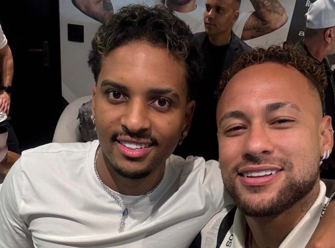Neymar e Rodrygo encantam torcedores na Vila Belmiro durante partida do Santos