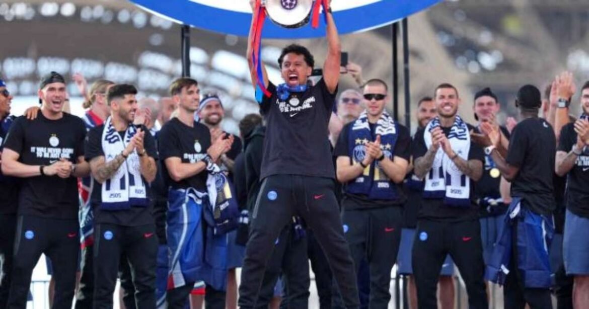 PSG Celebra Bicampeonato Europeu em Grande Estilo para Mais de 100 Mil Fãs em Paris