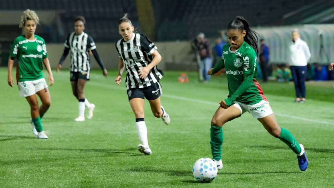 Palmeiras vence Atlético com grande desempenho de Tainá Maranhão que marca três gols