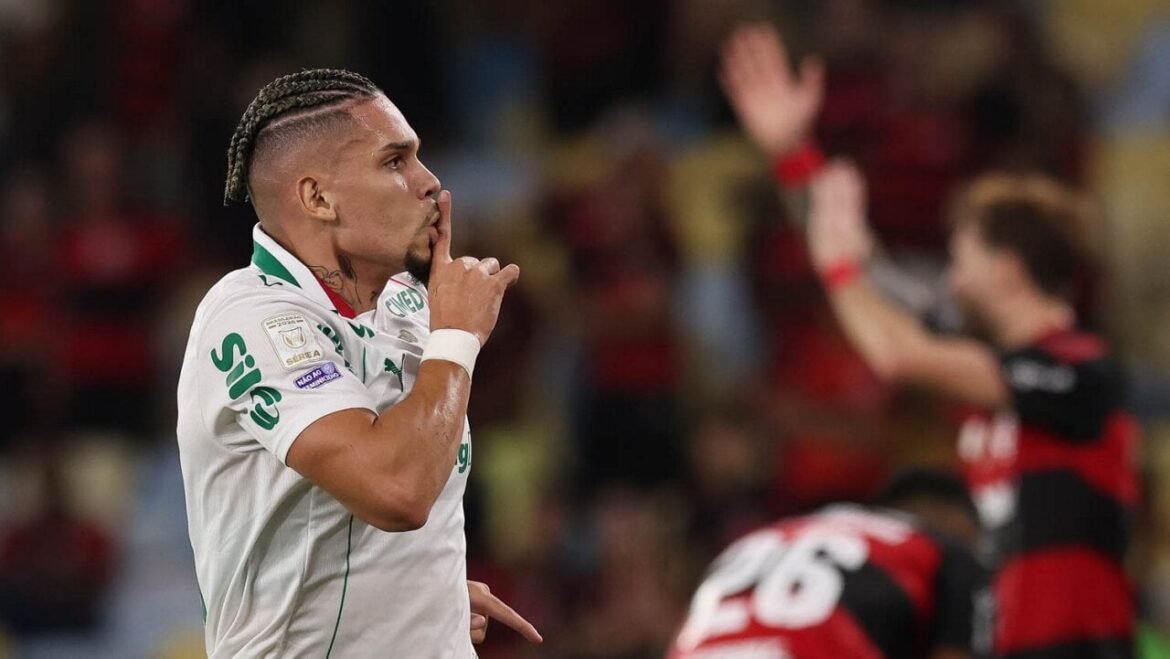 Paulinho esclarece controvérsia sobre celebração após gol do Palmeiras: "Foi em homenagem à minha família"