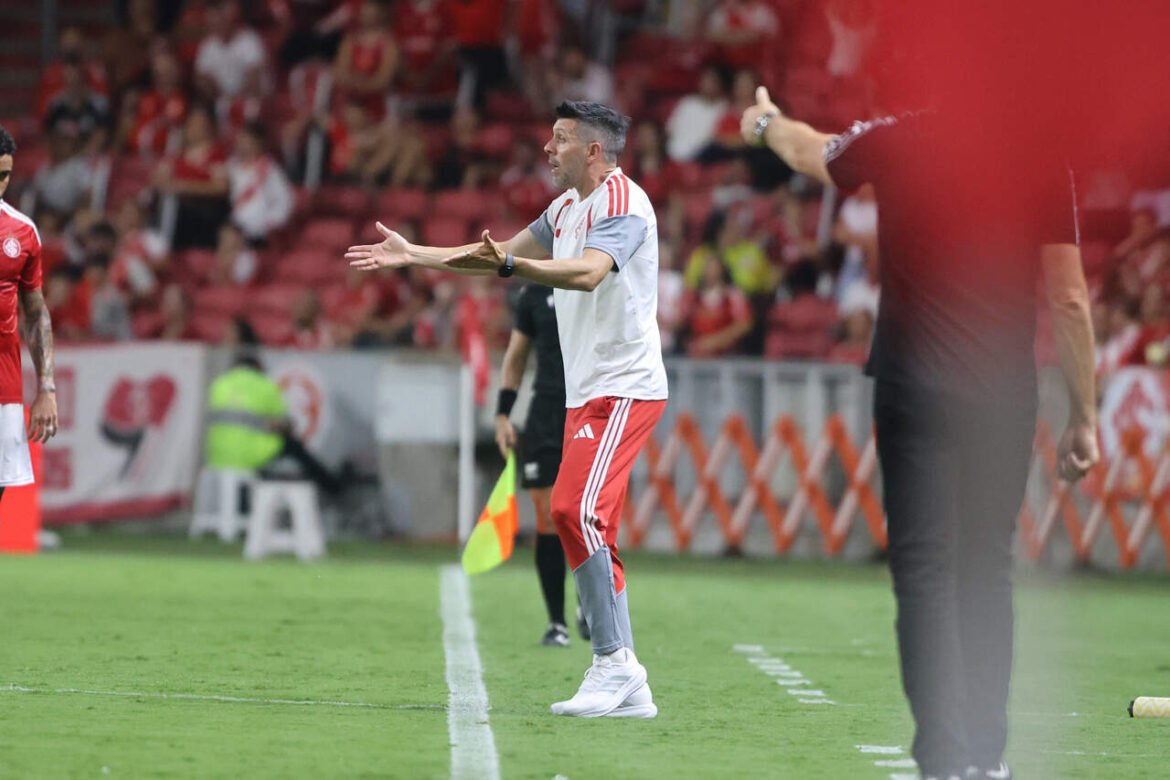 Pezzolano elogia o Internacional: “Equipe forte, todos se unem na defesa e no ataque”