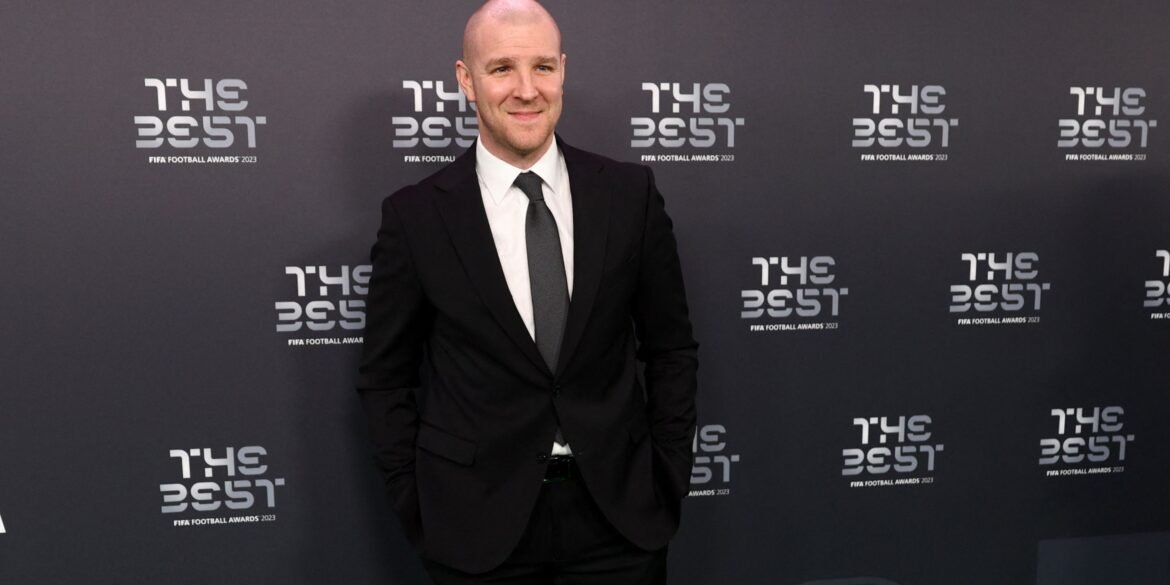 Philippe Senderos impressionado com o que viu da base do Arsenal