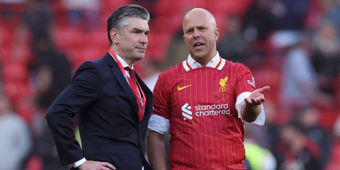 Richard Hughes chega para negociações após estrela do Liverpool comunicar decisão de saída ao clube