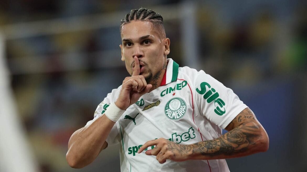 STJD acusa Paulinho de gesto ofensivo e provocação ao Flamengo
