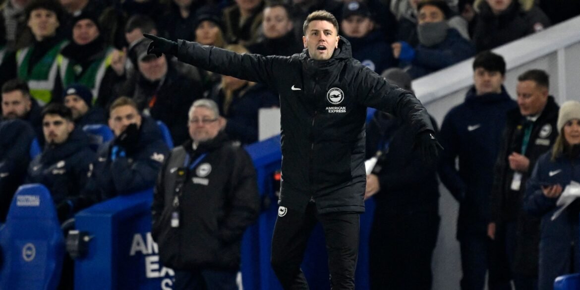 Técnico do Brighton revela interesse em jogador do Leeds antes da janela de transferências de verão