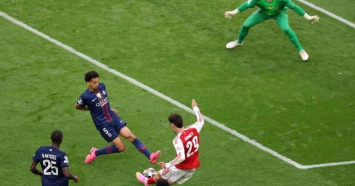Torcedores do PSG e Arsenal se enfrentam antes da final da Liga dos Campeões