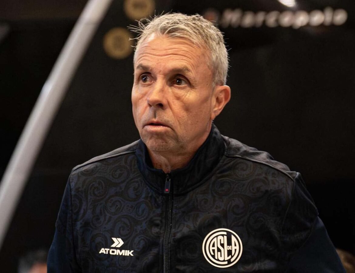 Treinador do San Lorenzo denuncia agressão por parte de torcedores do Santos