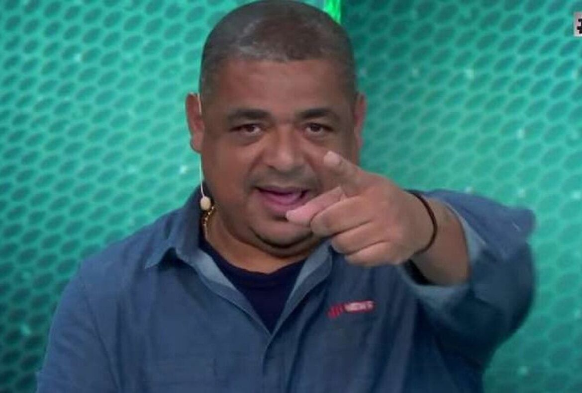 Vampeta faz críticas à Seleção Brasileira atual, afirmando que é a mais fraca desde 2002