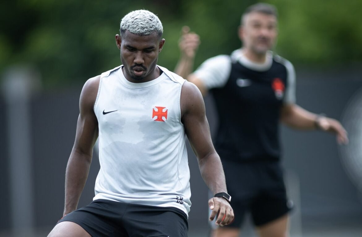 Vasco pode contar com o retorno de Cuiabano no confronto contra o Bragantino.
