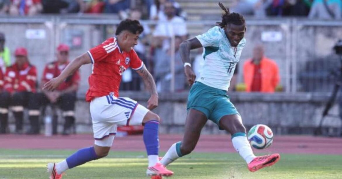 Rafael Leão esclarece mal-entendido com Iván Román durante amistoso em Portugal