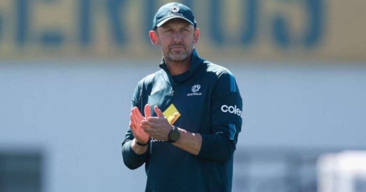 Austrália confirma a continuação do trabalho do técnico Tony Popovic