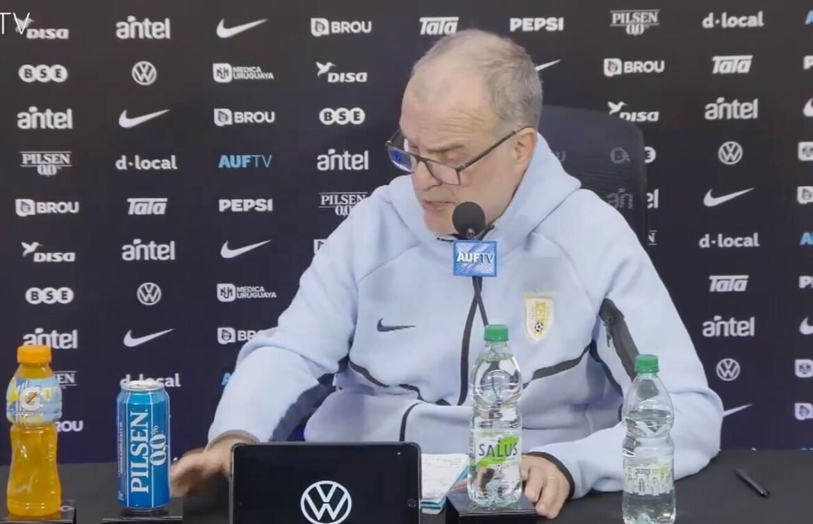 Bielsa reconhece falhas na eliminação do Uruguai: 'Não consegui explorar o potencial da equipe'