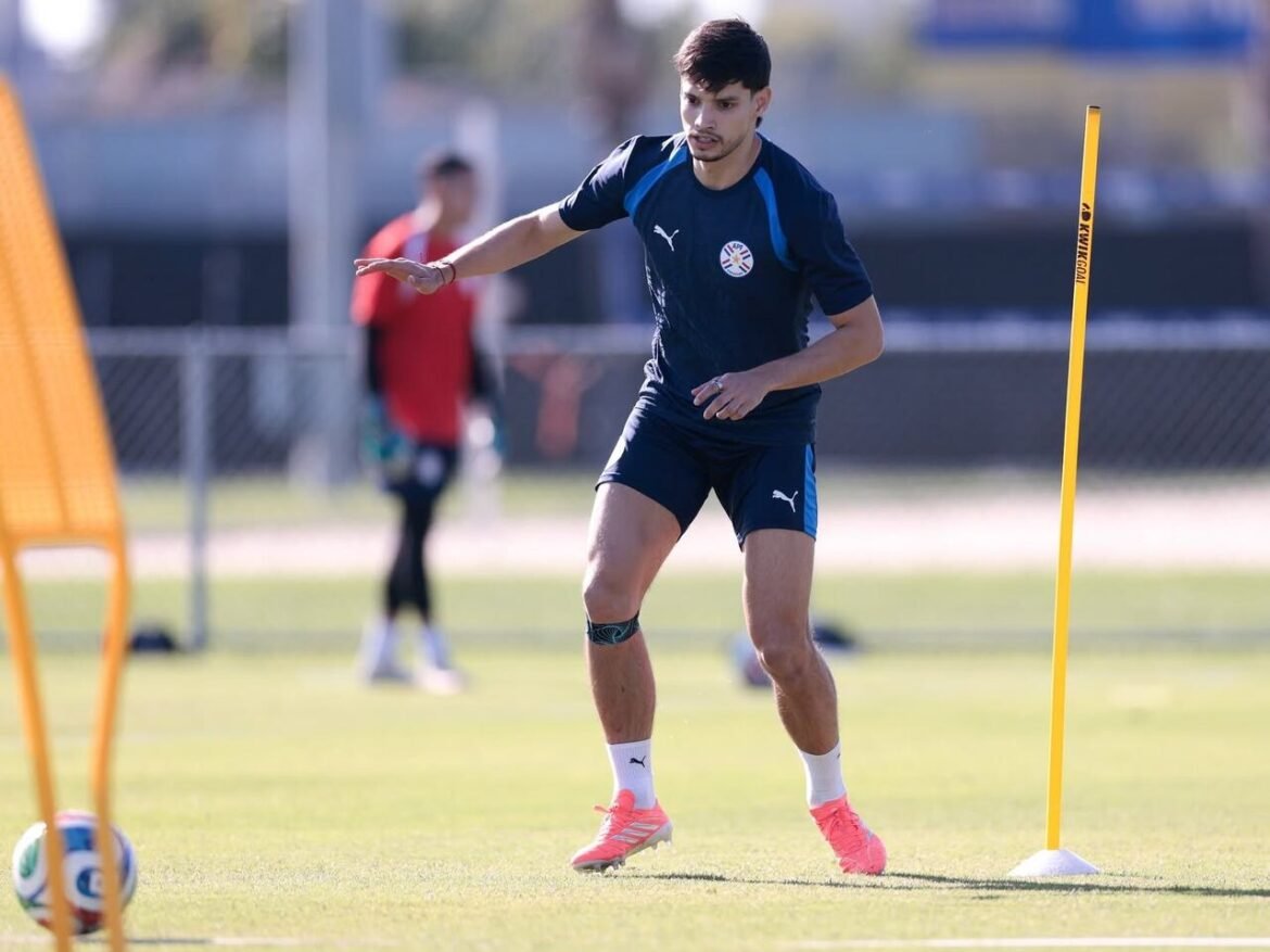 Bobadilla se destaca em treino da seleção paraguaia