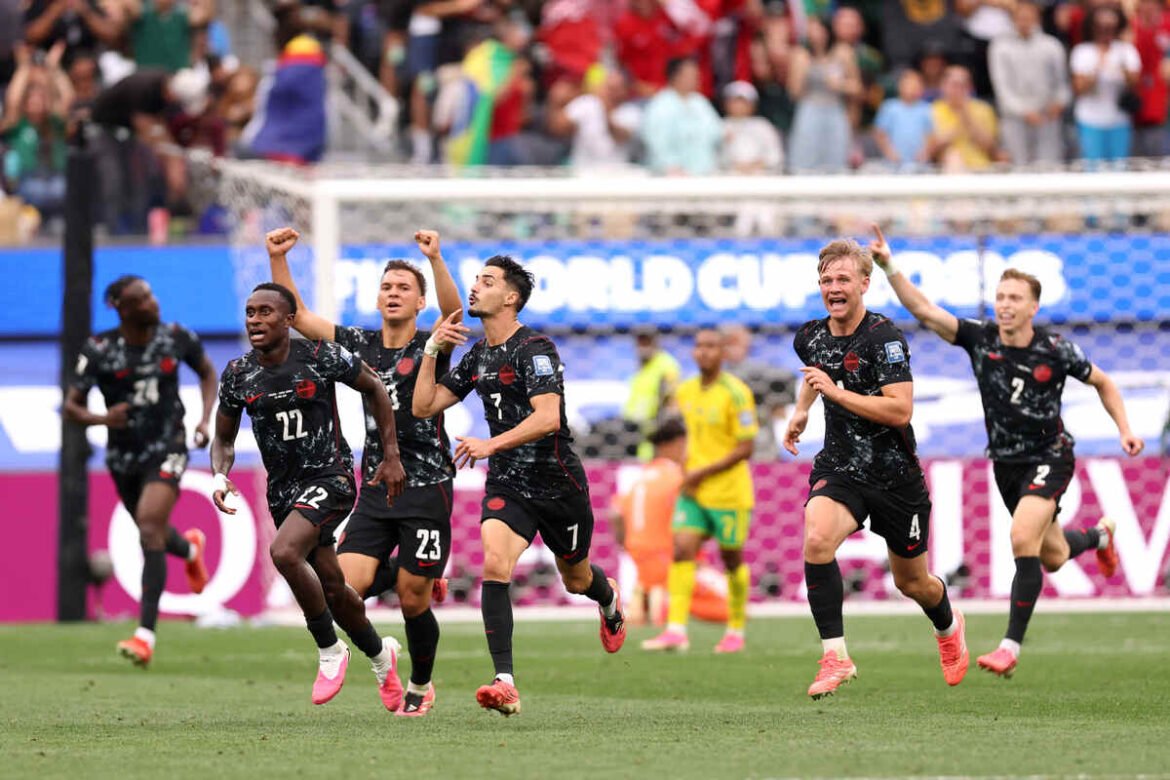 Canadá conquista vitória dramática sobre a África do Sul e avança para as oitavas de final da Copa