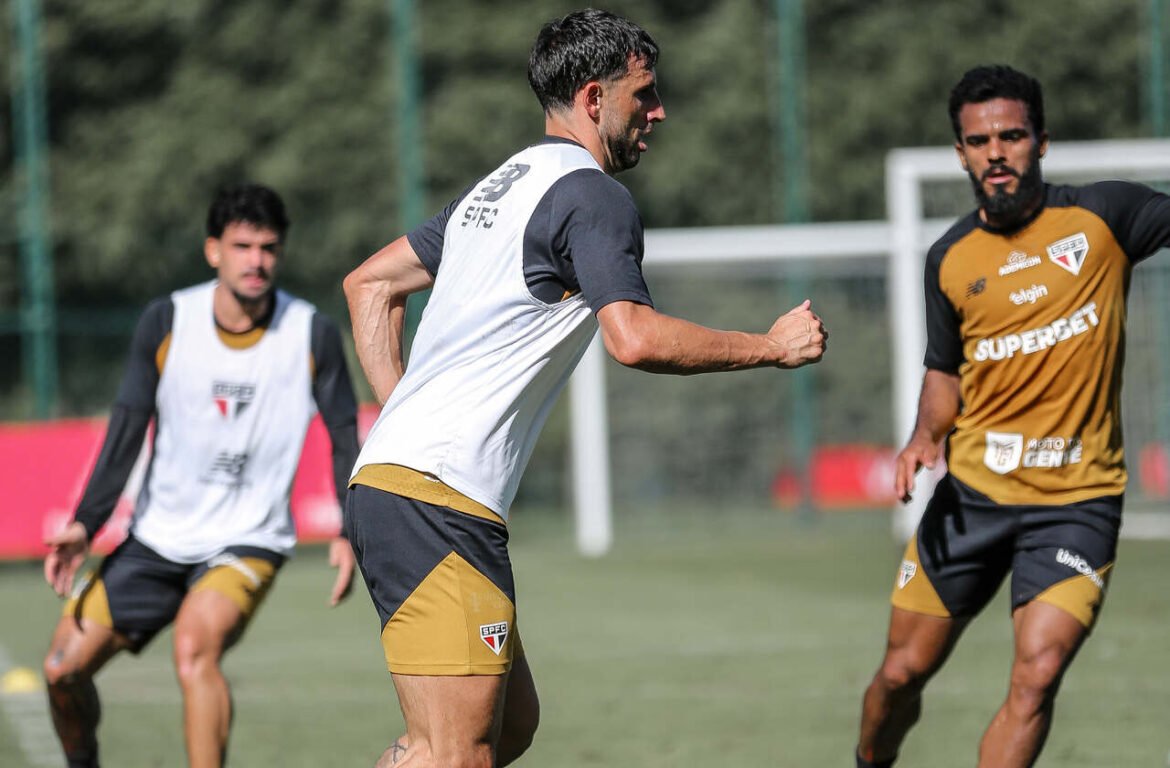 Dorival Júnior lidera treino de técnica e posse de bola no São Paulo