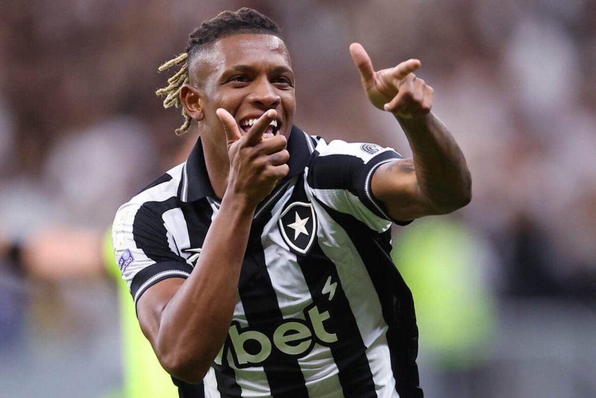 Especialista divulga oferta do Palmeiras para a contratação de Danilo, jogador do Botafogo