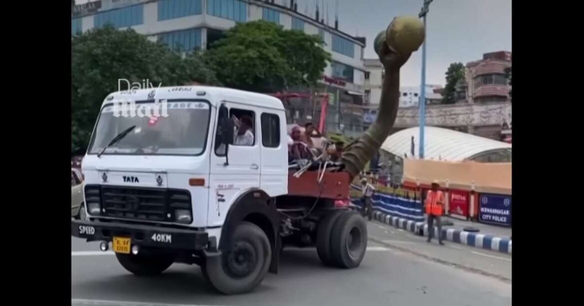 Estátua monumental de Messi é removida de praça na Índia devido a preocupações com a segurança