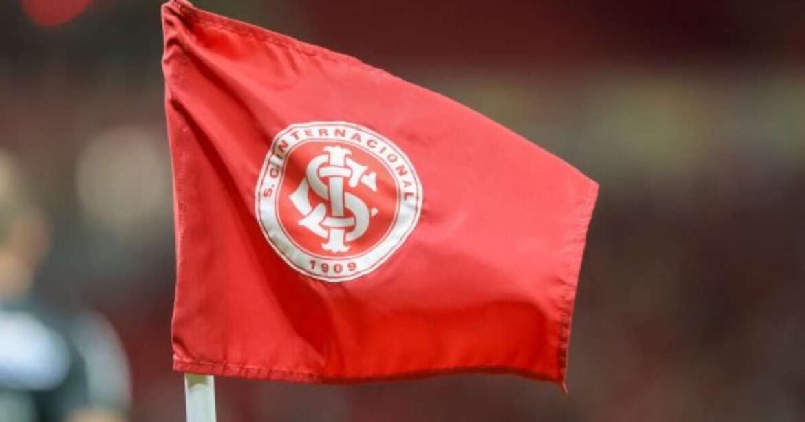 Internacional dispensa três membros da equipe técnica
