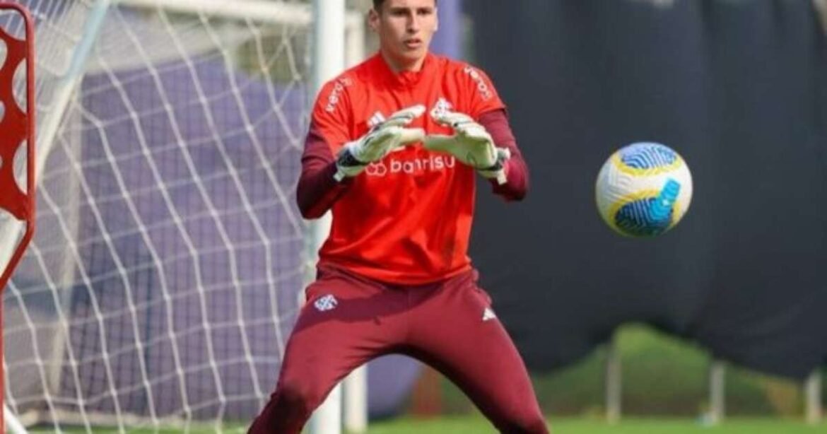 Internacional recebe novo goleiro e intensifica competição na posição