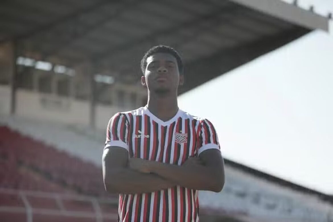 Jovem atacante de 20 anos é reanimado após colapsar durante treino do Paulista