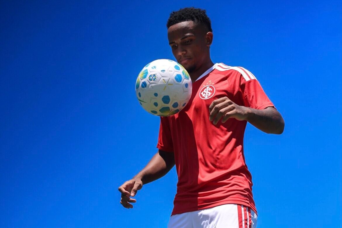 Kayky realiza cirurgia e fica fora do Internacional