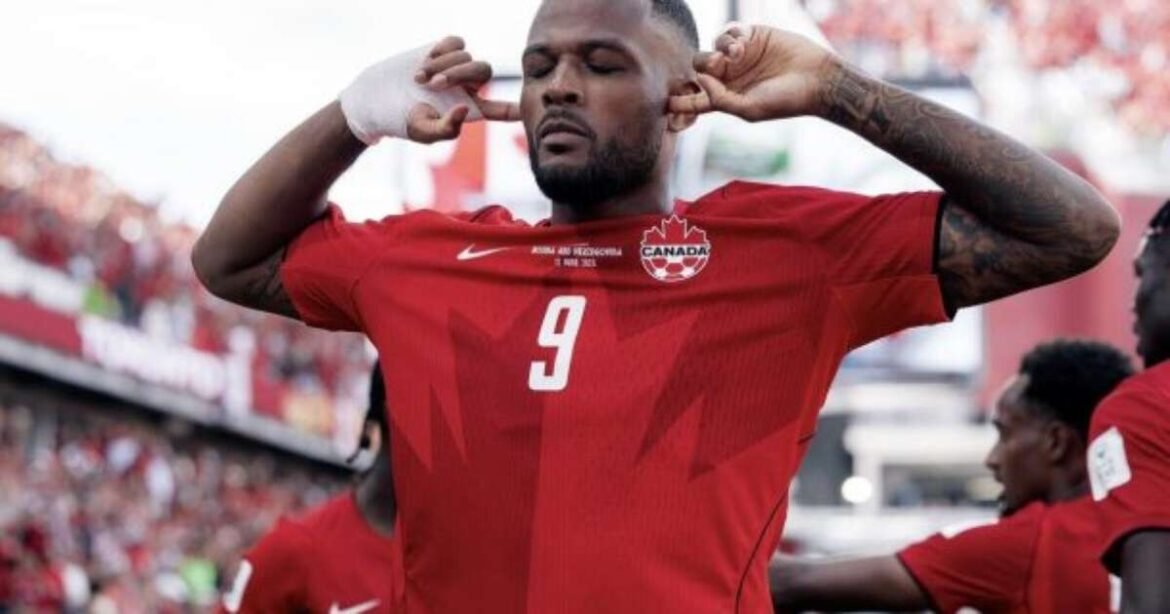 Larin comemora gol de empate do Canadá após entrar como reserva: "Foi um momento especial"