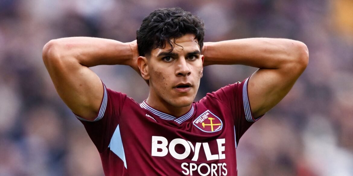 Manchester United busca contratar atacante em negociações ativas