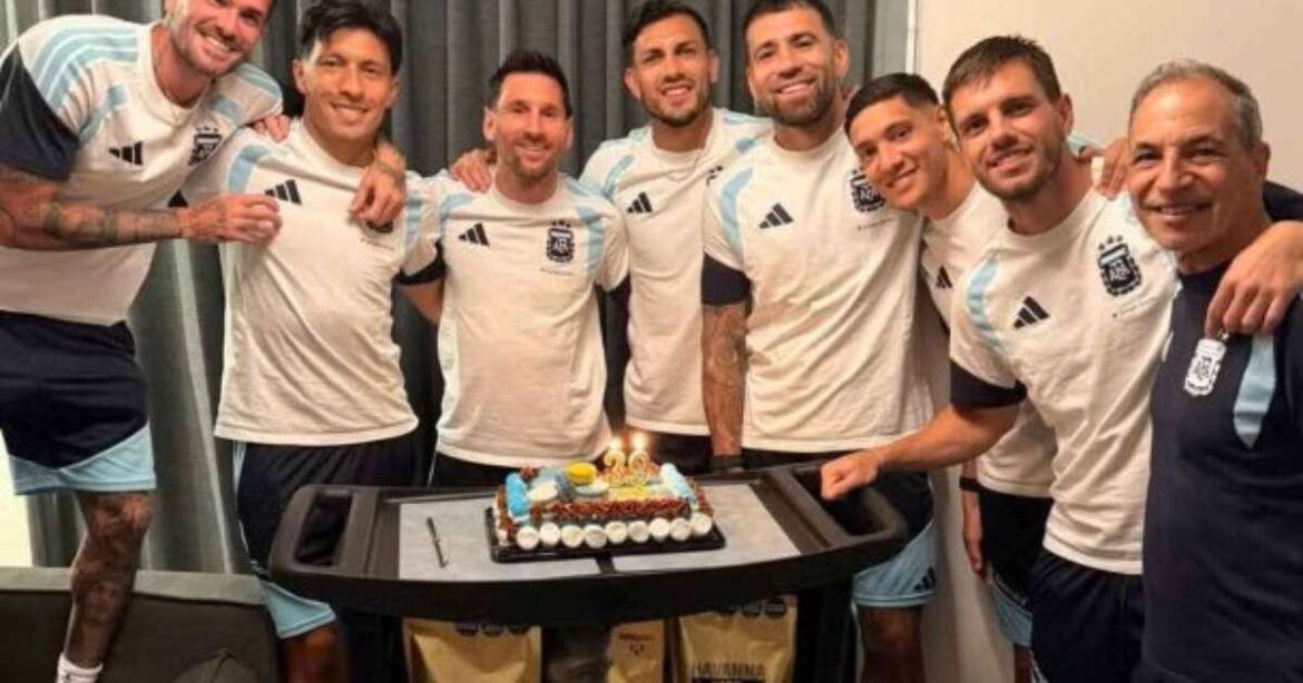 Messi celebra 39 anos com festa surpresa na concentração da Seleção Argentina