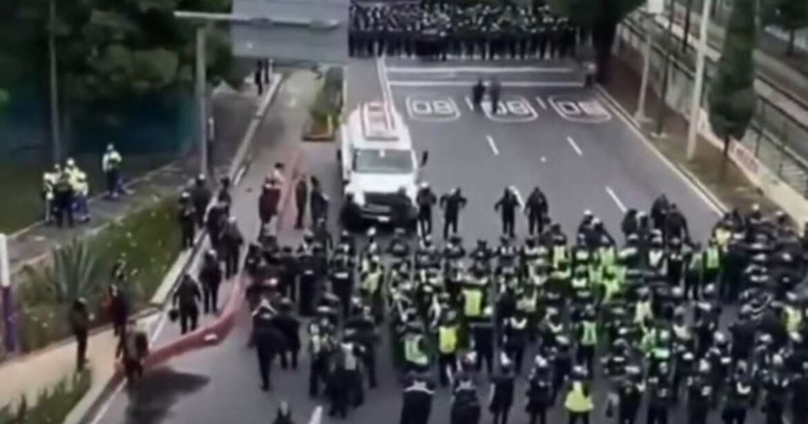 Novo protesto impede entrada no Estádio Azteca e gera tensão antes da Copa