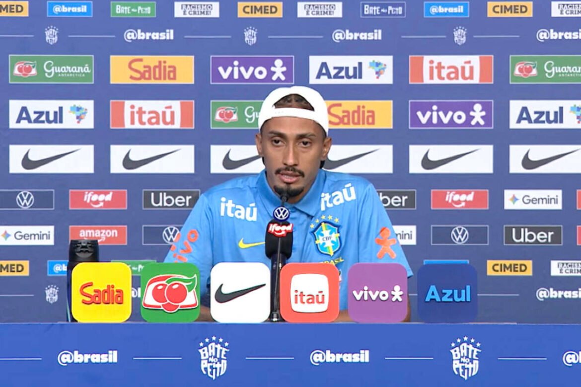 Raphinha elogia Ancelotti e afirma estar pronto para sua segunda Copa do Mundo: "Estou preparado"