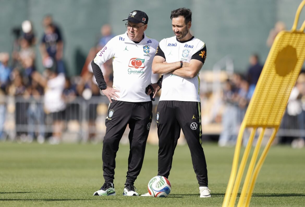 Seleção dá início à semana com objetivo de aprimorar a saída de bola, desafio enfrentado na estreia