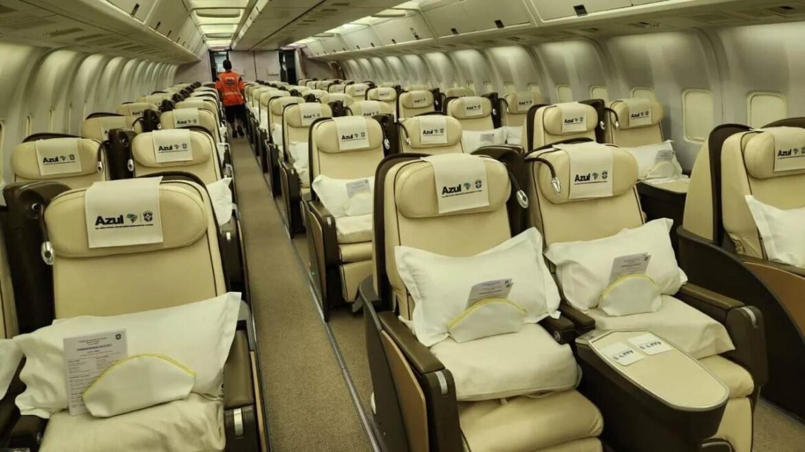 Seleção embarca em avião de alto padrão com serviço de bordo sofisticado; confira as imagens