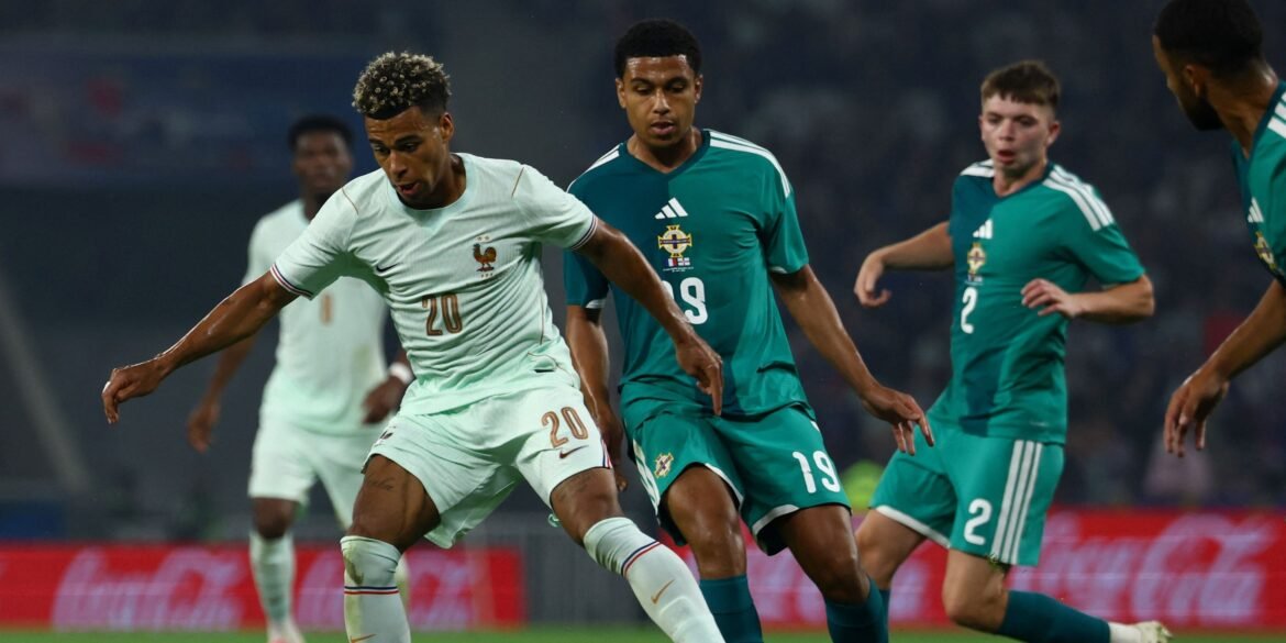 Southampton Define Exigências para Shea Charles Enquanto Everton Entra na Disputa