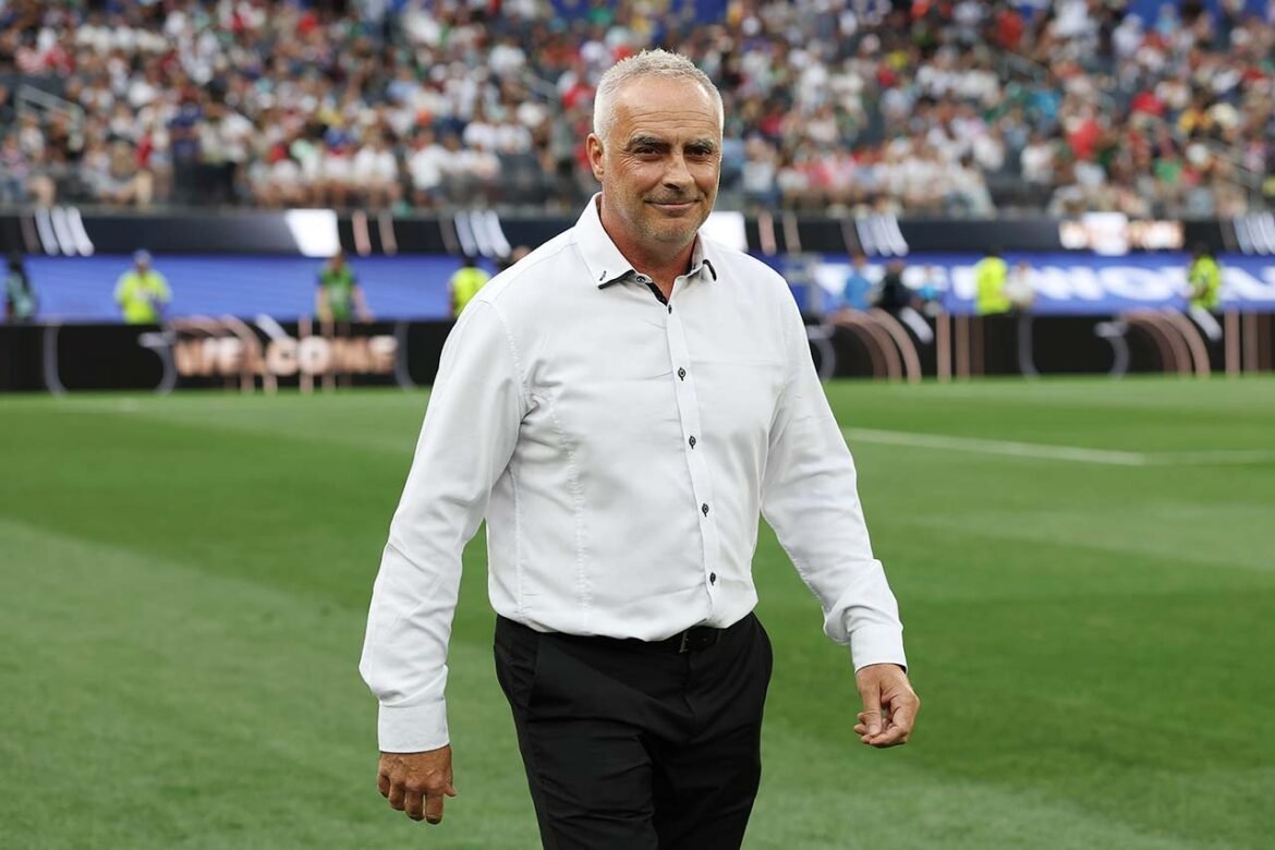 Técnico da Nova Zelândia elogia desempenho dos jogadores, mas critica resultado do empate